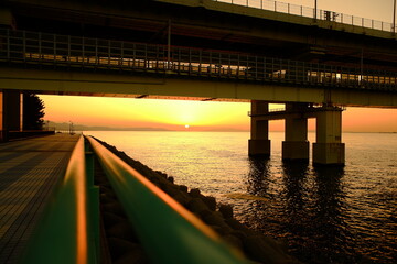 夕陽と海岸風景