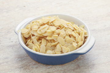 Almond nut slices for culinary