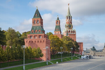 Fototapeta premium Autumn view of the towers of the Moscow Kremlin, Russia