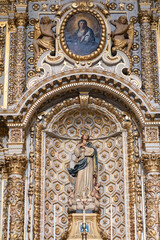 Interno del duomo di lecce, puglia, italia