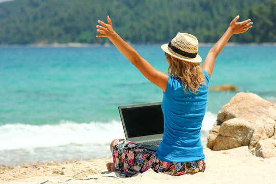girl with laptop by the sea