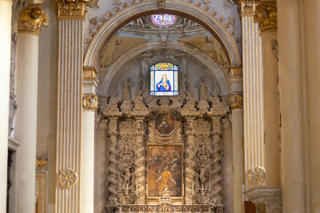 Interno del duomo di lecce, puglia, italia