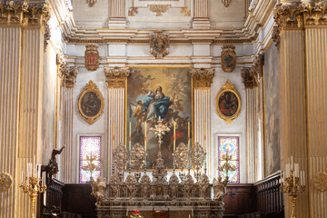 Interno del duomo di lecce, puglia, italia