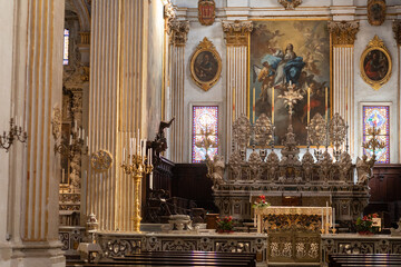 Interno del duomo di lecce, puglia, italia