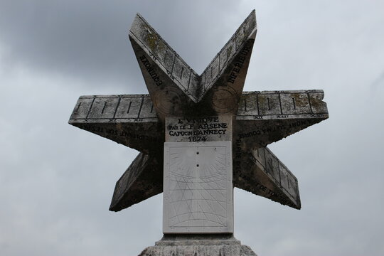 Seven-branched Brother arsen sundial