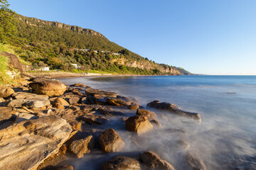 Fototapeta na wymiar Rocky coastline of Coalcliff Beach with blue sky, Sydney, Australia.