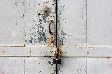 Lock on the old gate texture background wallpaper