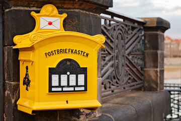 Historischer Briefkasten in Dresden, Deutschland