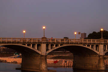 Fototapeta na wymiar 兵庫県・夕暮れ時の武庫川にかかる古い橋