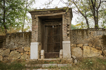Fototapeta na wymiar Ancient Chinese rural building gate, ancient village ruins.