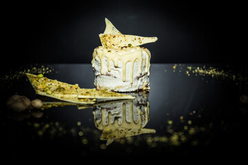 Confiserie - Weiße Schokoladen Törtchen mit Spieglung
