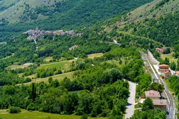 Türaufkleber Landscape of Valle Peligna, Abruzzo, near Raiano and Anversa © Claudio Colombo