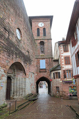 Saint-Jean-Pied-de-Port donibane garazi pueblo medieval calle principal iglesia país vasco francés francia 4M0A9032-as22