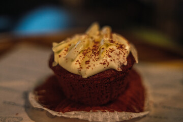 chip muffin, red velvet muffin