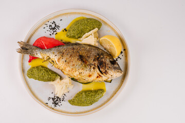 Whole dorado with lime with baked spinach and Tedemois cheese