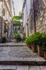 Fototapeta na wymiar Narrow alley in Dubrovnik, Croatia