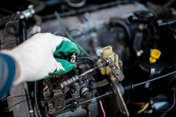 adjusting the fuel system of the car, adjusting the throttle cable.