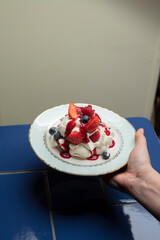 pavlova fruits rouges
