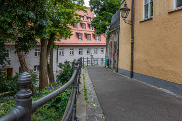 Fußweg am Mauerberg in der Altstadt Augsburg