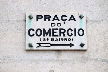 Naklejka premium Lisbon - Praca do Comercio sign