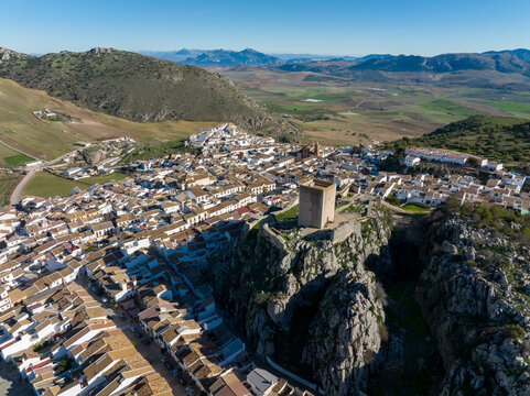castillo de Hins-Canit en el municipio de Ca&ntilde;ete la Real, M&aacute;laga