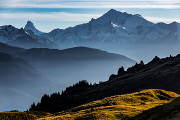 Die Walliser Alpen mit dem Matterhorn in der Schweiz
