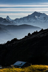 Die Walliser Alpen mit dem Matterhorn in der Schweiz - 479803558