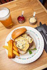 burger, frites, repas, chèvre, miel, noix, poire, bœuf, 