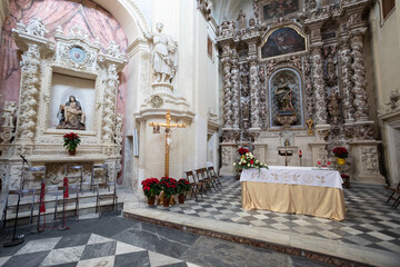 Interno della chiesa di san matteo, nella città barocca di lecce