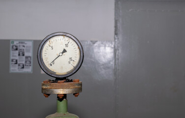 manometers, industrial barometers on machines