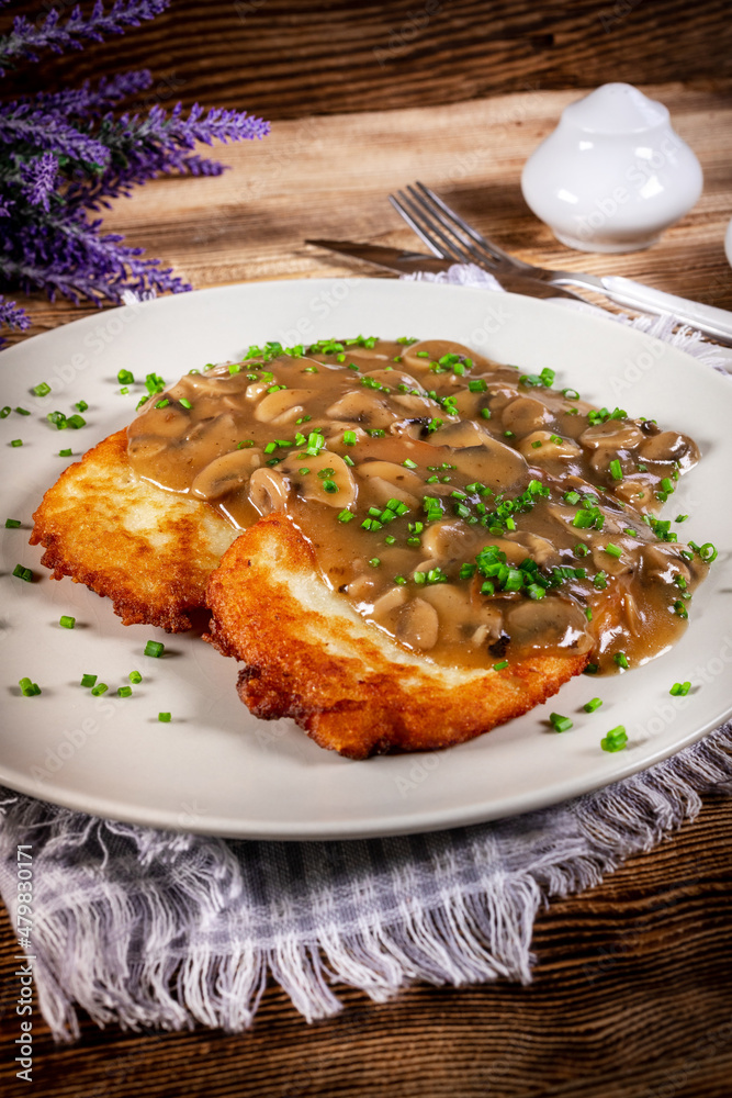 Poster crispy potato pancakes with mushroom sauce