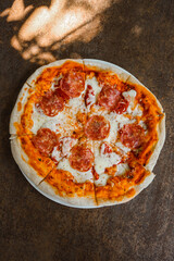 A tasty pizza with mozzarella.