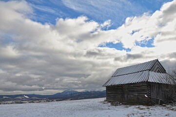 Old shack in zakopane with wonderful landscape © Jakub