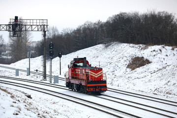 shunting locomotive returns to the depot