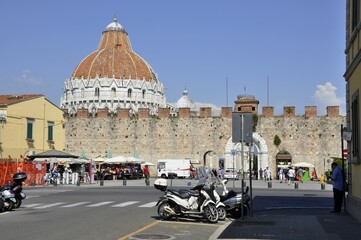 Mury obronne miasta Pisa.  - obrazy, fototapety, plakaty
