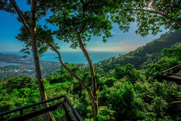 The background of the sea by the evening sea, with natural beauty (sea water, rocks, sky) and fishermen are fishing by the river bank, is a pleasure during travel.