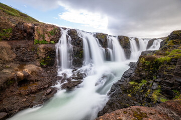 However there are so many incredible waterfalls in this stunning country to see, this isn’t a complete list of the ones around Iceland