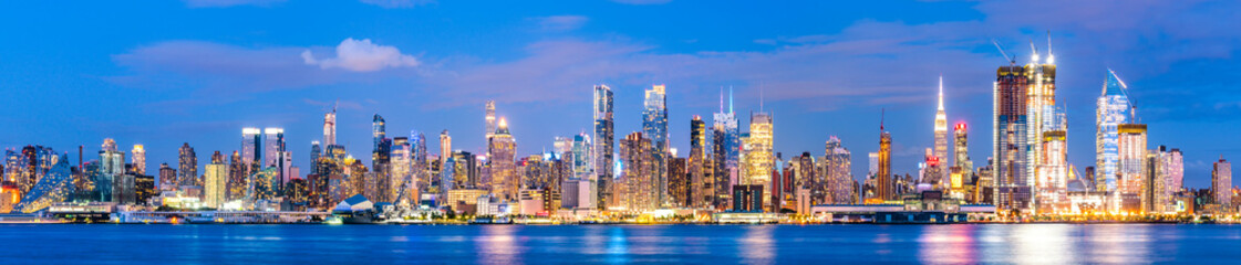  new york city skyline  at night with reflection in hudson river. - obrazy, fototapety, plakaty