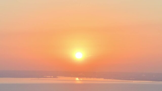 Time lapse of rising sun 