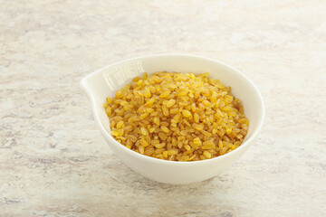 Raw bulgur in the bowl
