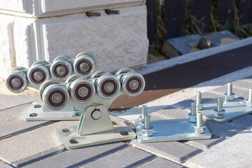 Accessories for sliding gates. Guide carriage. Roller for sliding gates.