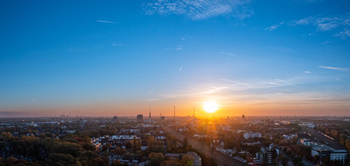 Sunset over the Duisburg skyline - obrazy, fototapety, plakaty