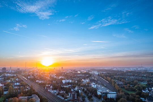 Sunset over the Duisburg skyline © Julia Hermann