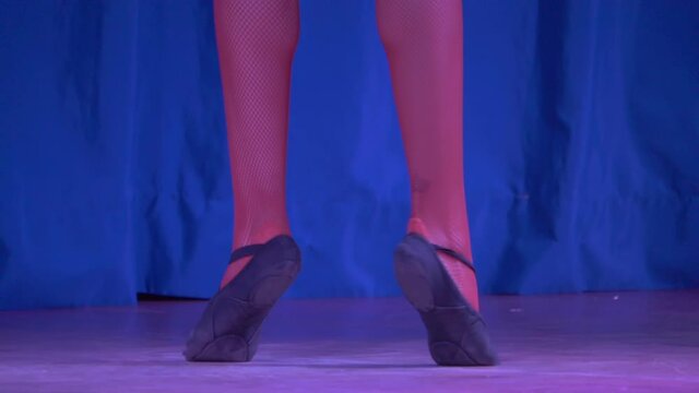 Dancing legs in slow motion 180fps