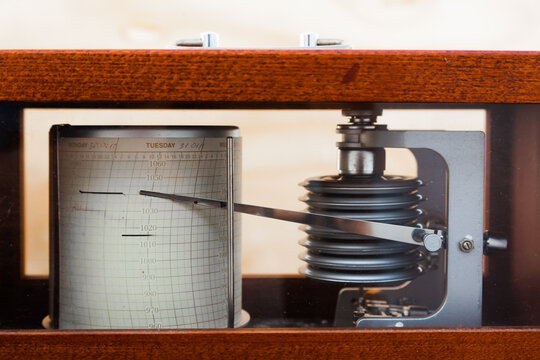 Barograph. The barometer is a self-recording device for continuous recording of atmospheric pressure values.