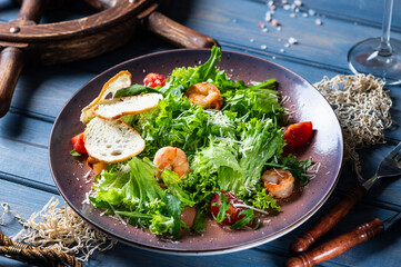 Caesar salad with tiger prawns-2