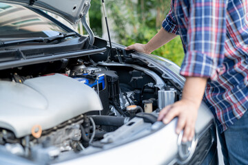 Obraz na płótnie Canvas Open hood mechanic engine system to check and repair damage car crash.
