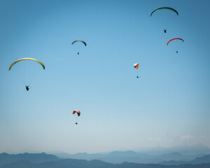 Fototapeta na wymiar Paragliding in Pokhara