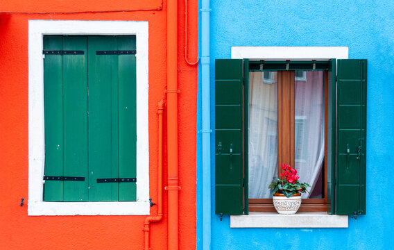 ventanas de colores en burano