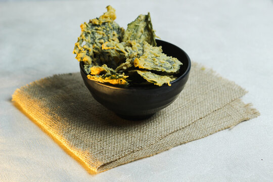 Crispy and savory spinach chips